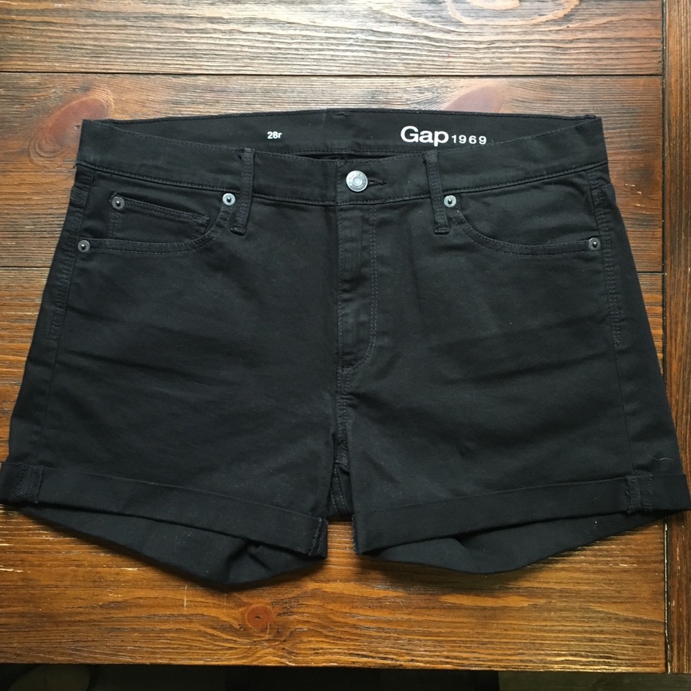 Gap basic black shorts